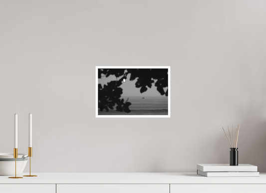 30 x 20 cm, Photo Rag (B&W) mit Rand Rainy Day Fishing Boat Sri Lanka Print
